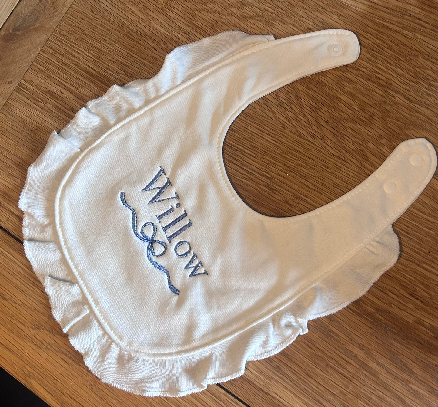 Frilly bib - name personalisation