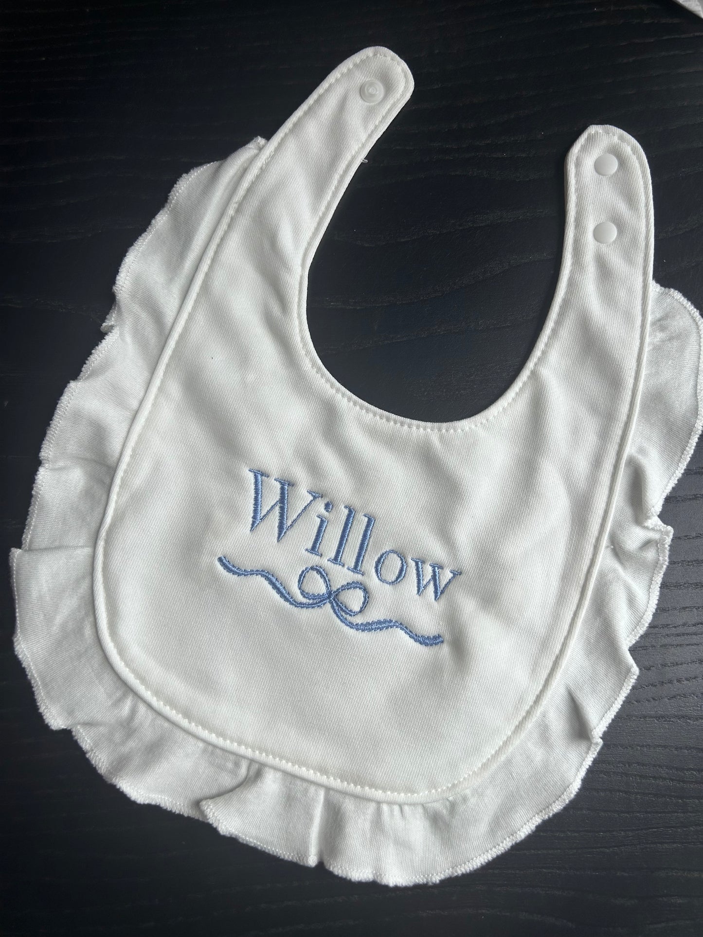 Frilly bib - name personalisation